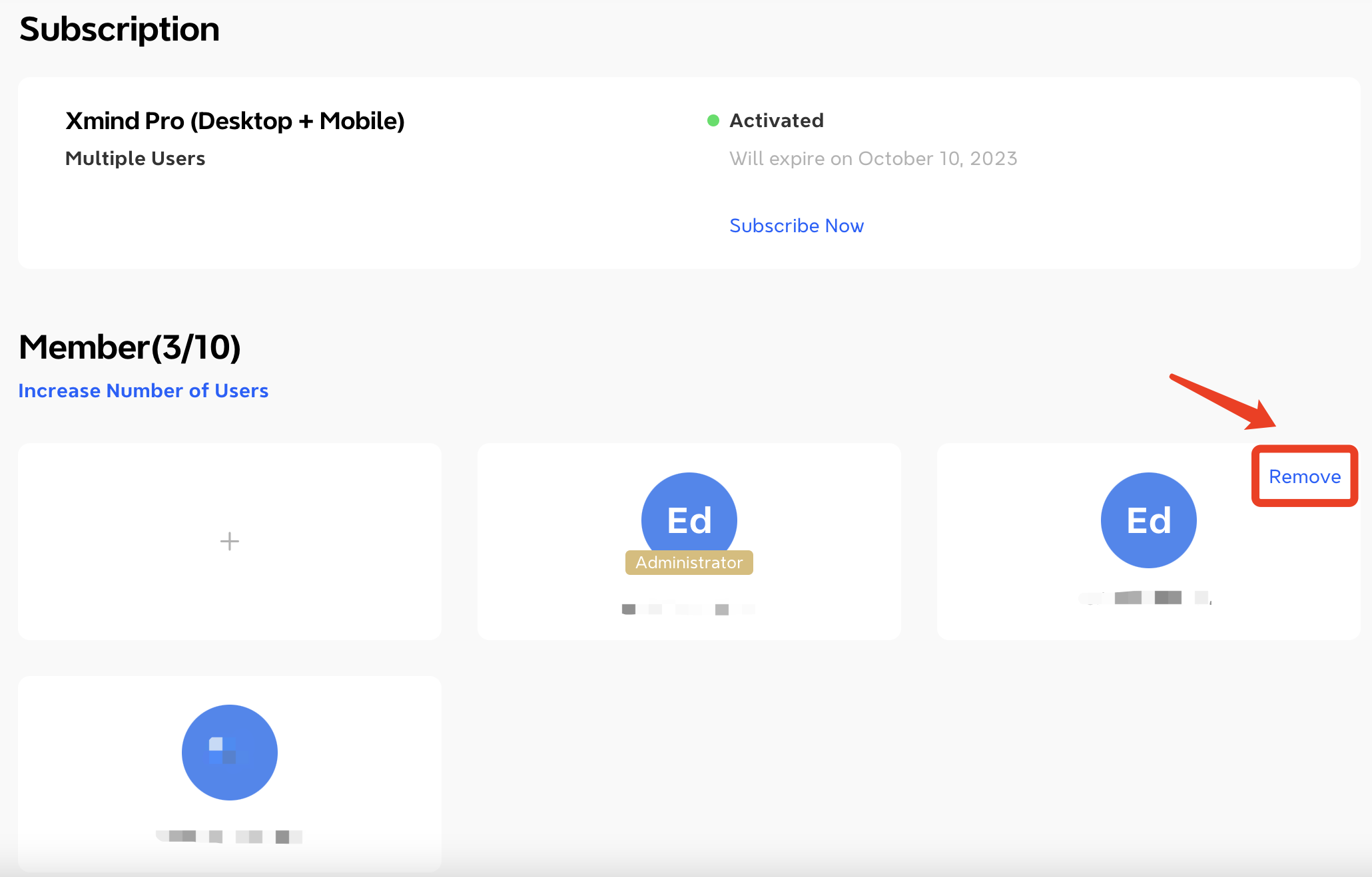 Interfaz de gestión de suscripciones que muestra el plan activo de Xmind Pro, tres miembros listados y una opción “Eliminar” para un usuario.