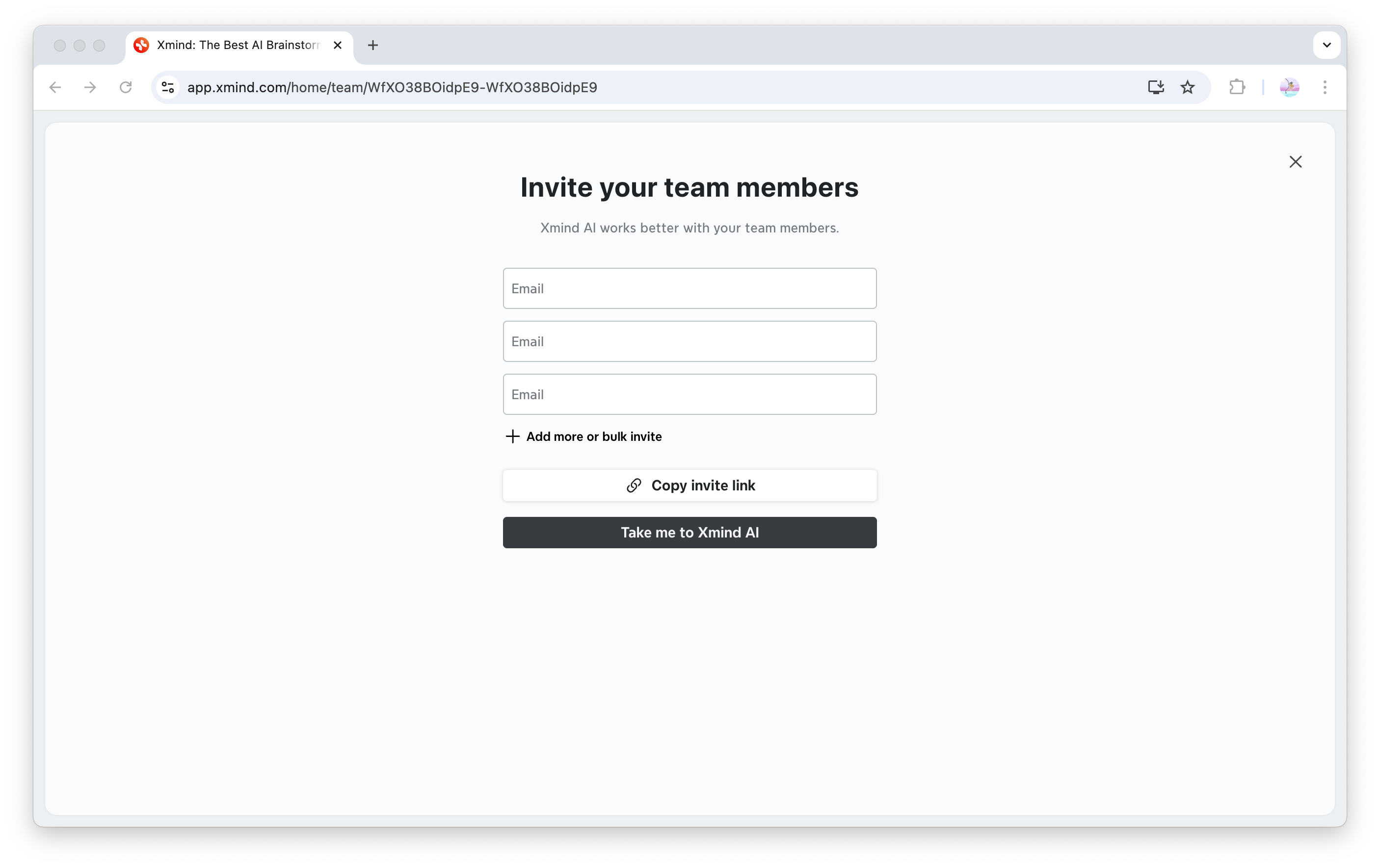 Formulario de invitación de miembros del equipo con campos de correo electrónico
